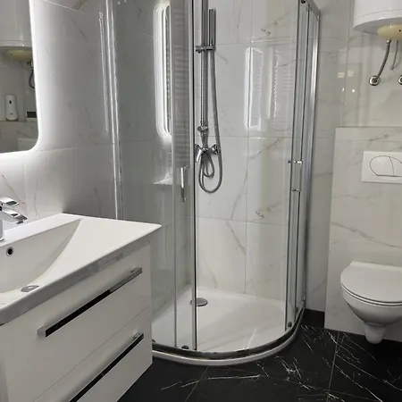 Gostilna In Apartmaji Zlati Lev - *